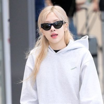 CRC2195's profile picture. BLACKPINK คือเซฟโซนที่ดีที่สุด🐇🐻🐿🐱
อย่าพยามตามหาตัวตนที่แท้จริงเพราะมันจะเท่า=0โดยเปล่าประโยชน์เพราะบอกแล้วว่านี่คือเซฟโซนเพราะฉะนั้นทุกอย่างที่เห็น=เรียล