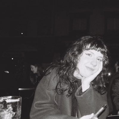 :::artiste woke féministe dj neige couturière - j’écris des histoires des poèmes, je crée des trucs sur photoshop et je découpe des magazines🧚🏻♀️
