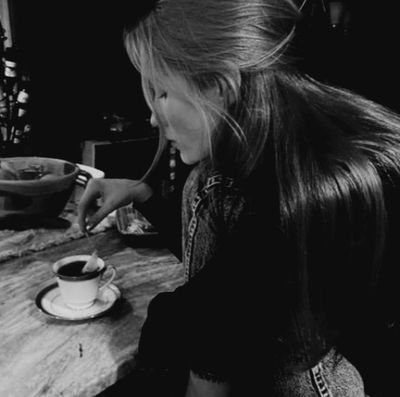 y_gitaa's profile picture. چه خیال‌ها گذر کرد و گذر نکرد خوابی...

economics 📚