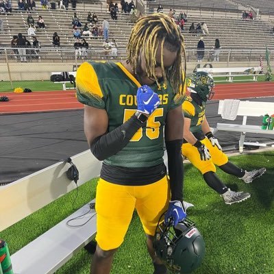 Western Hills High School, DE/DT💪🏾,CO 2024, HT: 6’2 ,WT:225, Dual sport ATH, PR shot put 45feet 6in, 3.4 GPA, NCAA ID# 2210696536 cellphone# 682-313-7329 DFW