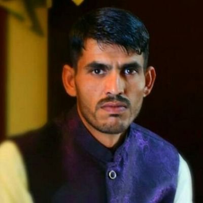 تیز بارش میں کبھی سرد ہواٶں میں رہا
اک تیرا ذکر میری صداٶں میں رہا
کتنے ہی لوگوں کو دیکھا ہے میں نے مگر
تیرا چہرہ ہی فقط میری دعاٶں رہا