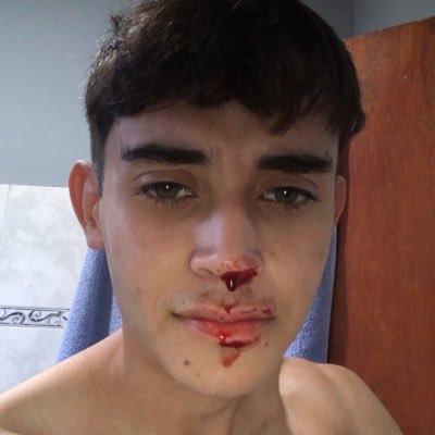 re nqv yo en ig y después esta el yo de tw, re esquizo