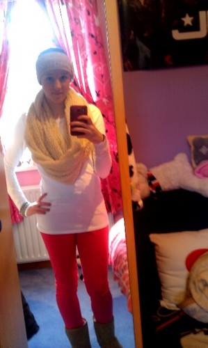 Hi :), im Beth i likee music :), Boys!, onedirection (Harry Styles), Justin Beiber and Mark Wright !!! :) x x x