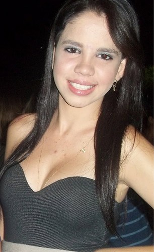 17 anos, do signo Leão, Futura estudante de Medicina , e Prefiro ser feliz do que ter razão ! #follow-me ! :]