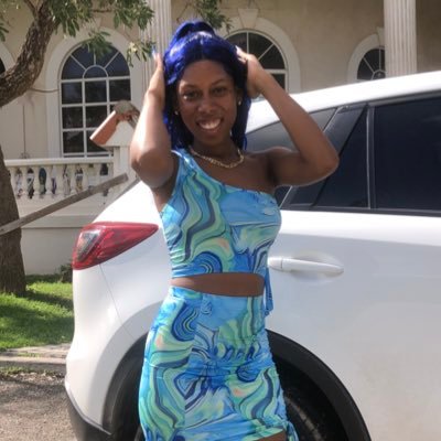 Queen Laura 👑💙|| 🇦🇬🇩🇲|| Scorpio Queen ♏️|| Oct 28th 🦋|| BlueBerry 🫐