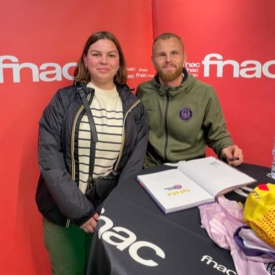 JulieDve31's profile picture. 