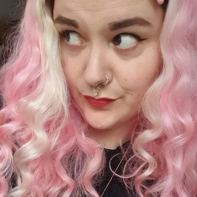 🎨Full-Time Illustrator 🇮🇪☘Dublin 
🌸She/Her 🎮Gamer 🎲D&D Player 
🧊Minecrafter 🌞SarahPantera100
🐰Vegan 🌻Feminist🦄Activist 🍿Movies 💀Horror 🦑Anime