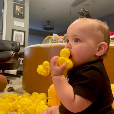 nevarezoilgas's profile picture. Petroleum Landman