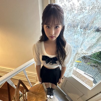 Mostly loona but tweets about random stuffs or whatever i'm into currently