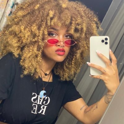 hiya!!! 👋🏽 my name is nel and I’m into the dark arts and the poetry of pop music! 🧚🏽♀️✨