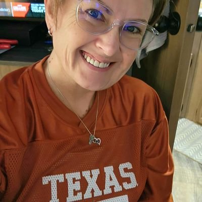 Horns Fan🤘🧡🤍, Witch, Owner of Patriot Sublimation , Fibro/PsA, POTS Warrior