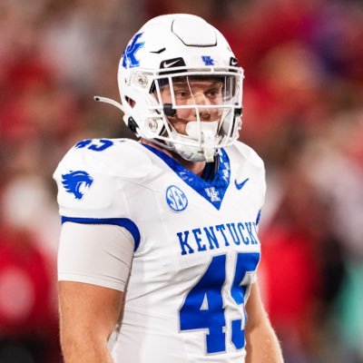 Linebacker at The University of Kentucky ‘24 | #IGWT | ΔΤΔ