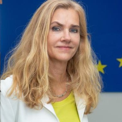 Embaixadora da União Europeia no Brasil 🇪🇺🇧🇷. Liderando @UEnoBrasil para promover interesses e valores compartilhados.
#EUDiplomacy