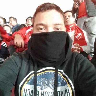 apenas um rapaz caçando intica nos países do Velho continente