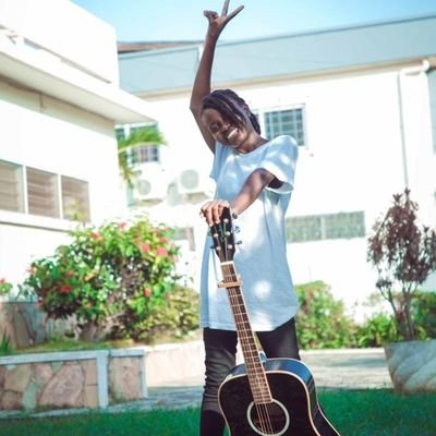 Love music|
Guitarly obsessed😅|
Poetry is my life||
I am Poetically_Ash.
I inhale the pain, and breathe out poetical lyrics 🤠