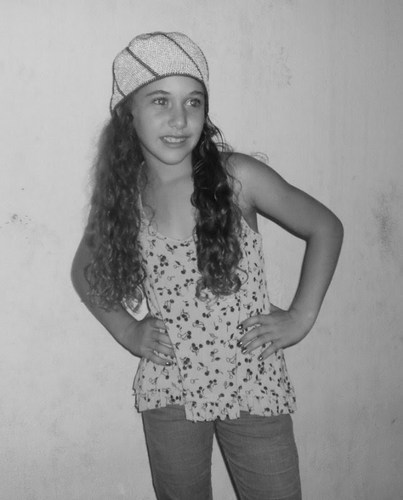 sou,loira,olhos verdes,branca e bonita