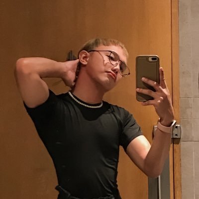 zzzowariiii's profile picture. 