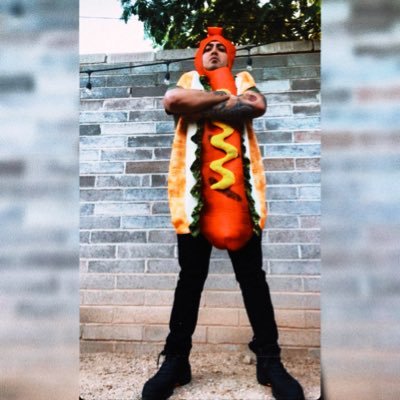 emiliomolera's profile picture. I forget I have a twitter.