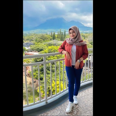 ratnafenii's profile picture. 