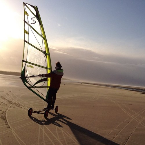 koonst's profile picture. Product Designer, Technophile, Moteur & Voile