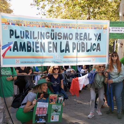 Profesora de FLE. Traductora Audiovisual. Máster Educación UEM. Máster TIC. Amante de las lenguas.

#elfrancésnosetoca #educaciónpublicayplurilingue