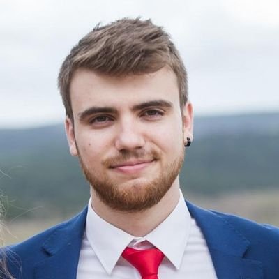 Programador, cubero, baloncestista y viajero.