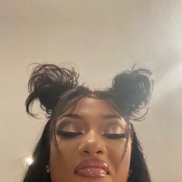 theonlyriana's profile picture. 