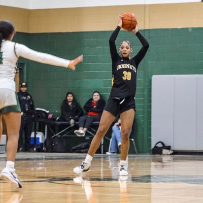 ‘25, 6 ft Fwd, #30 | High & Triple Jumper, Sprinter | 4.0 GPA - Top 7% (AP), NHS| East Central HS, SA, TX | ig: amaya.holton coach: vanessa.villarreal@ecisd.net