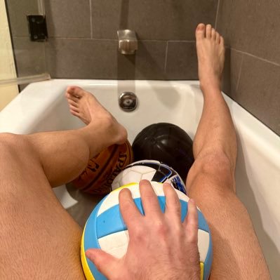 Soccer jock in LA looking to exploit your worst impulses. https://t.co/hhwErOluS4