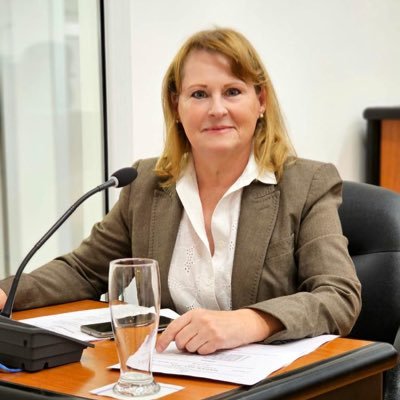 Ministra de Producción de la Provincia de Chubut | Ex presidente de la Sociedad Rural de Comodoro Rivadavia | Ex Subsecretaria de Agricultura y Ganadería.