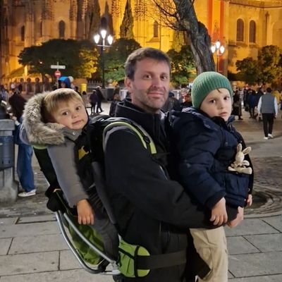 Periodista, redactor de #Política de la Agencia EFE @EFEnoticias (flc) en el Senado @Senadoesp, licenciado en #Derecho y el papá de Diego y de Hugo.