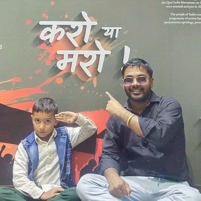 🚩🚩🚩🚩भारत माता की जय 🚩🚩🚩🚩
social work :- दूसरों के लिए जीना सिखाता है ।
poet :- कवि दिल की बातें जुबाँ पे लाता है ।
poltician :- देश के काम आता है ।