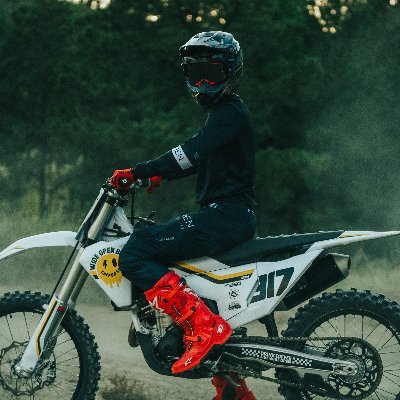 meier_zac's profile picture. I push buttons for living.
