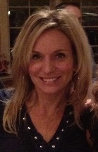 Mother, wife, sports finatic, soccer player and mad crafter!