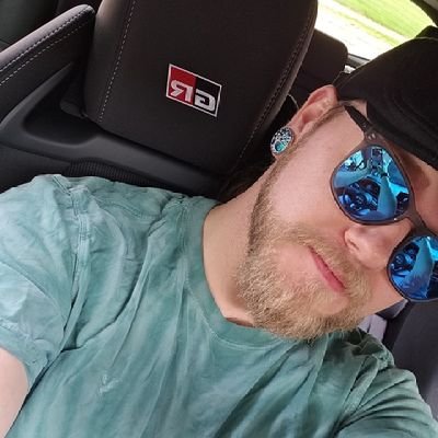 Variety streamer on https://t.co/wV2DxBNjMx! Love playing World of Warcraft, and have played since BC. I play games ranging from Pokémon to Risk of Rain!