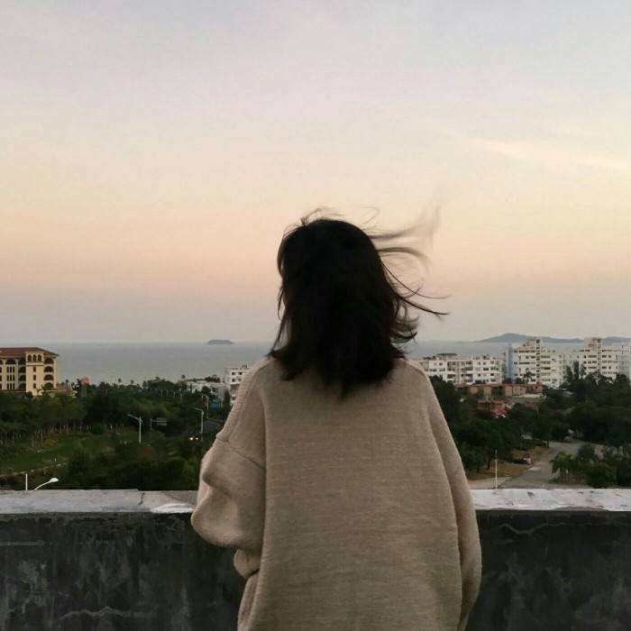 There is no better scenery than in memory, so the best thing is not to revisit the same place.