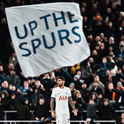 Tottenham runs in the family. Here trying to spread the word for young Thomas https://t.co/5fbHiFH9cL