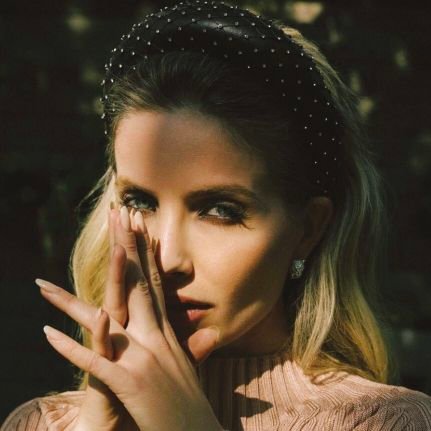 Welcome to your best source about the British actress Annabelle Wallis — @WallisAnnabelle. Known for #PeakyBlinders, #TheMummy and #Malignant.
