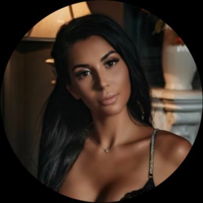 Determined dreamer. A book Addict. Culture Seeker. Entrepreneur. A girl who believes in Crypto