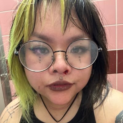 jayce she/they 26 vietnamese - ukulele - poetry - read my book strawberry daze - book me for a gig