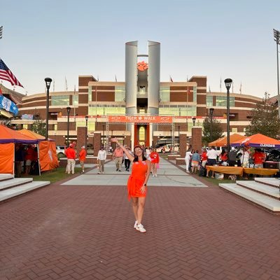 Clemson Alumna. Lover of college football. #CUinDeathValley