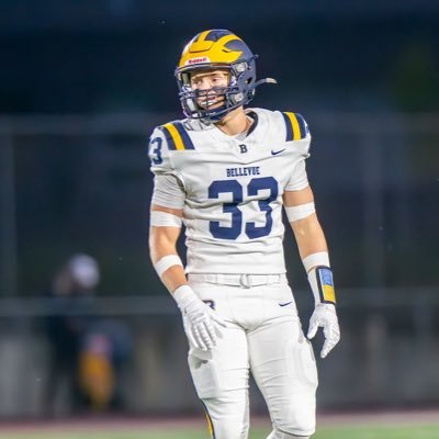 Bellevue High ‘24 | 2 ⭐️ | All Conference DB| 6’0 185 | 3.9 GPA | 3 Sport ath🏈🏀🏃