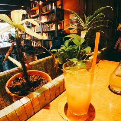 カフェで珈琲飲む時間の為に働いてる