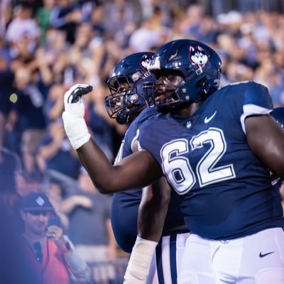 John 15:5,Matthew 6:33 🙏 🇬🇭|🏈#6️⃣2️⃣ at the University of Connecticut | UConn Graduate 🐾