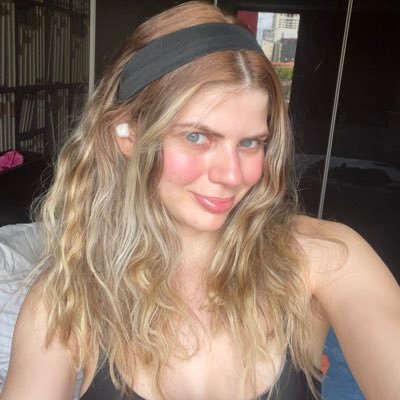 Alinelua_'s profile picture. I will follow back everyone