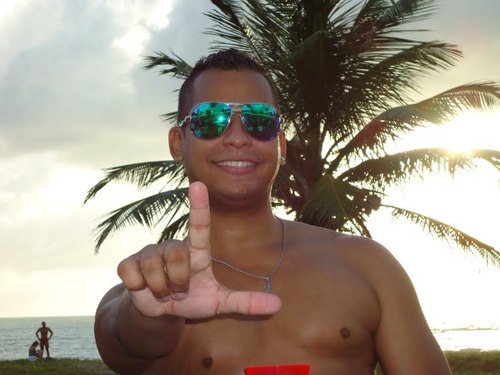 Sou Natural de Salvador-BA atualmente morando em João Pessoa-PB Compositor e Cantor do U FUSKA a melhor swingueira da Paraíba...