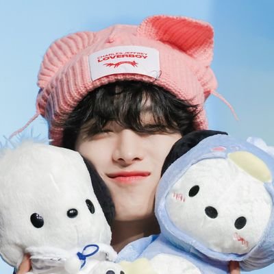 Junhao magnet proven and tested • 6th member vocal unit wannabe • HHU girlie • Med student 🫁🩺 • #Cherricoupsfeedback