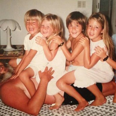 Padre de 5 hijos que admiro. Abuelo de Rafael, Abril, Bautista y León. Hincha del millo desde siempre. La medicina es mi pasión. Un agradecido de la vida.
