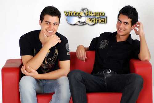 Fco dedicado a @VittorHeAdriel  DEUS APONTA A ESTRELA QUE TEM QUE BRILHAR E VOCÊS CHEGARÃO PRA NOS ILUMINAR  @VittorHeAdriel SEGUIU 04/01/12.