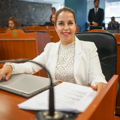 Catamarqueña, 35 años, Lic. en Administración. Peronista.
Diputada Provincial por el FDT, 
Vicepresidenta de la Cámara de Diputados.